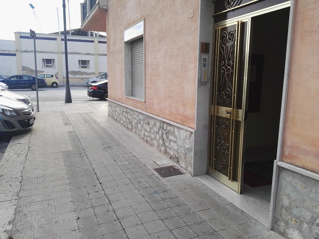 Bed and Breakfast L'Oasi Del Porto Trapani Exterior foto